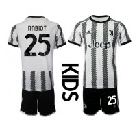 Dres Juventus Adrien Rabiot #25 Domaci za djecu 2022-23 Kratak Rukav (+ kratke hlače)